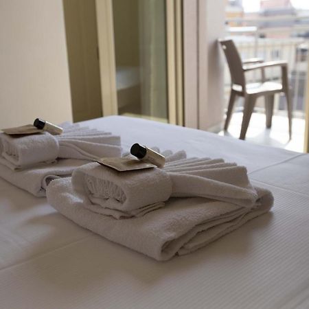 Hotel Confort Rimini Esterno foto
