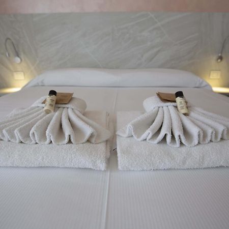 Hotel Confort Rimini Esterno foto