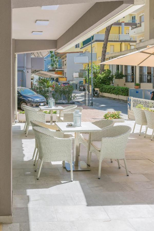 Hotel Confort Rimini Esterno foto