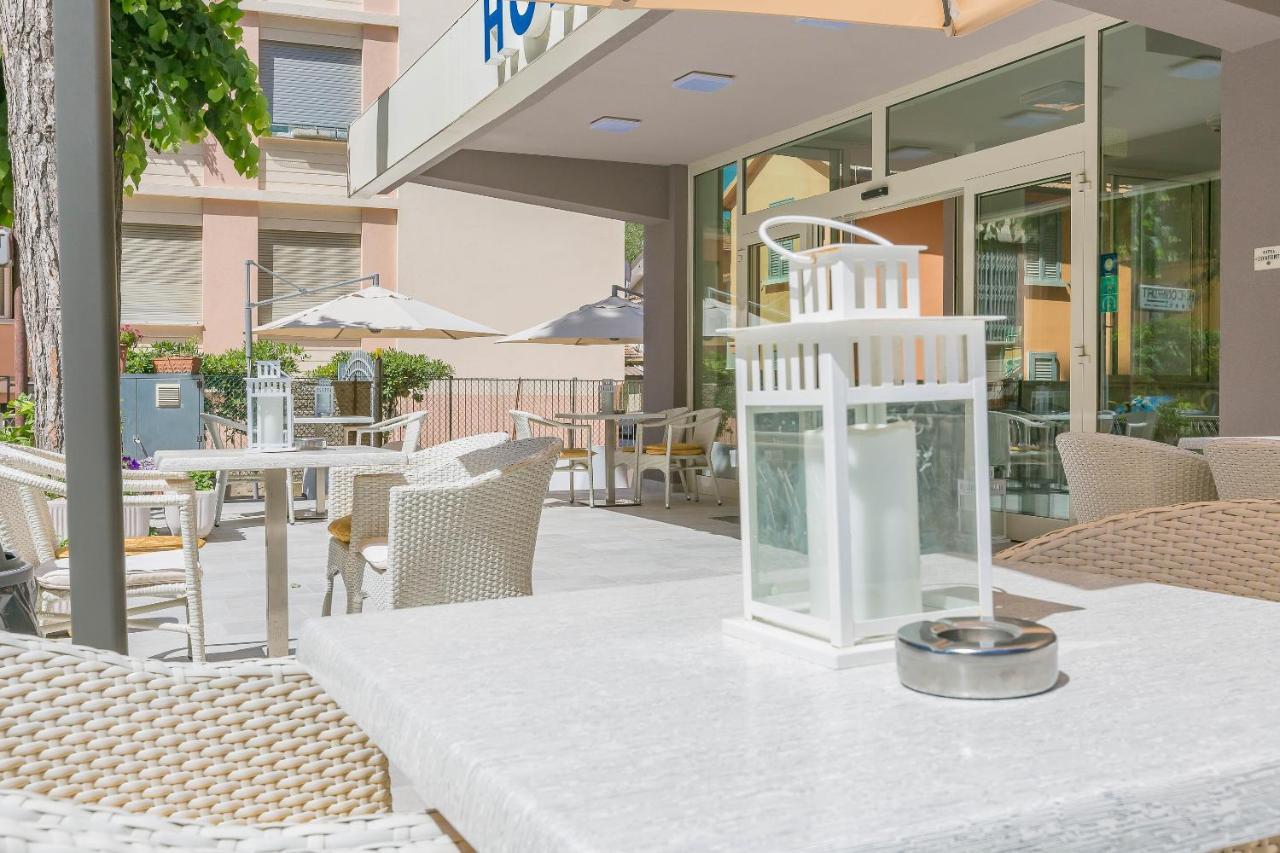 Hotel Confort Rimini Esterno foto
