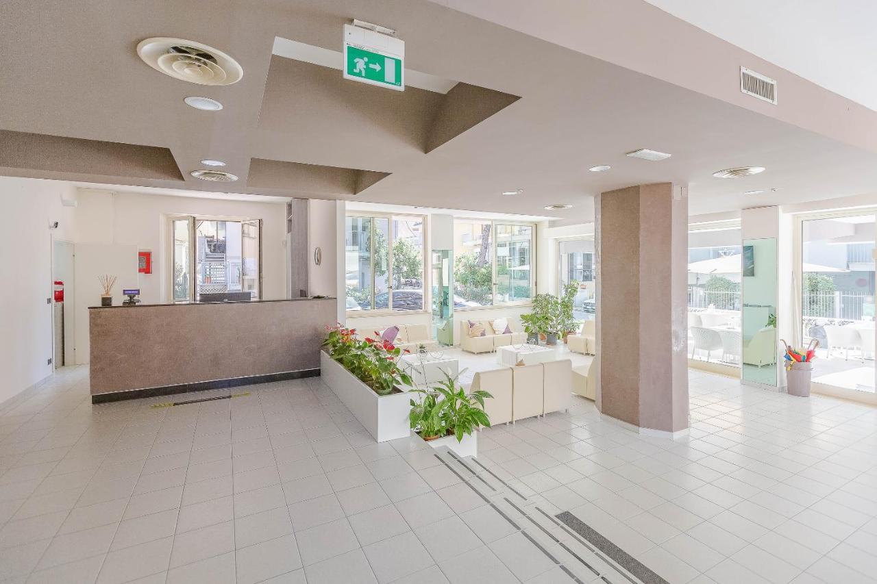 Hotel Confort Rimini Esterno foto