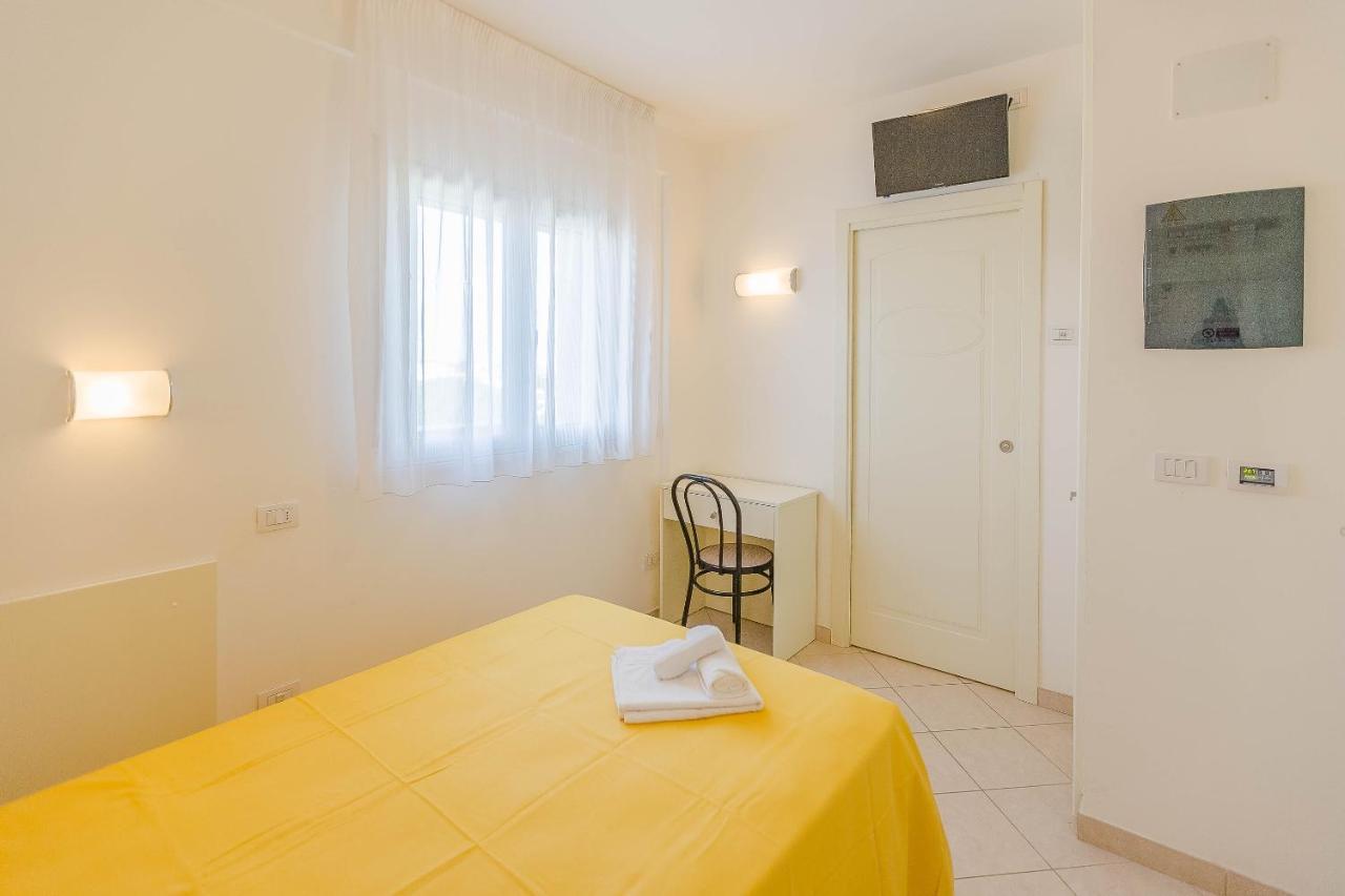 Hotel Confort Rimini Esterno foto