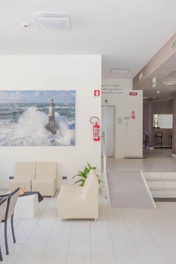 Hotel Confort Rimini Esterno foto