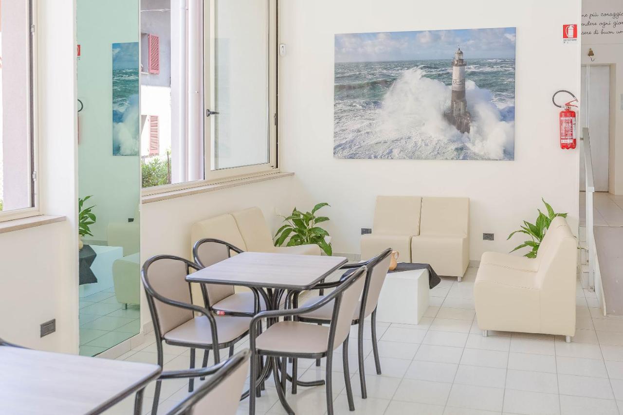 Hotel Confort Rimini Esterno foto