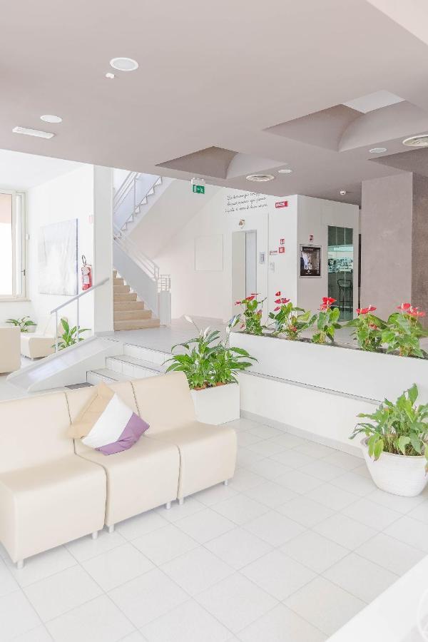 Hotel Confort Rimini Esterno foto