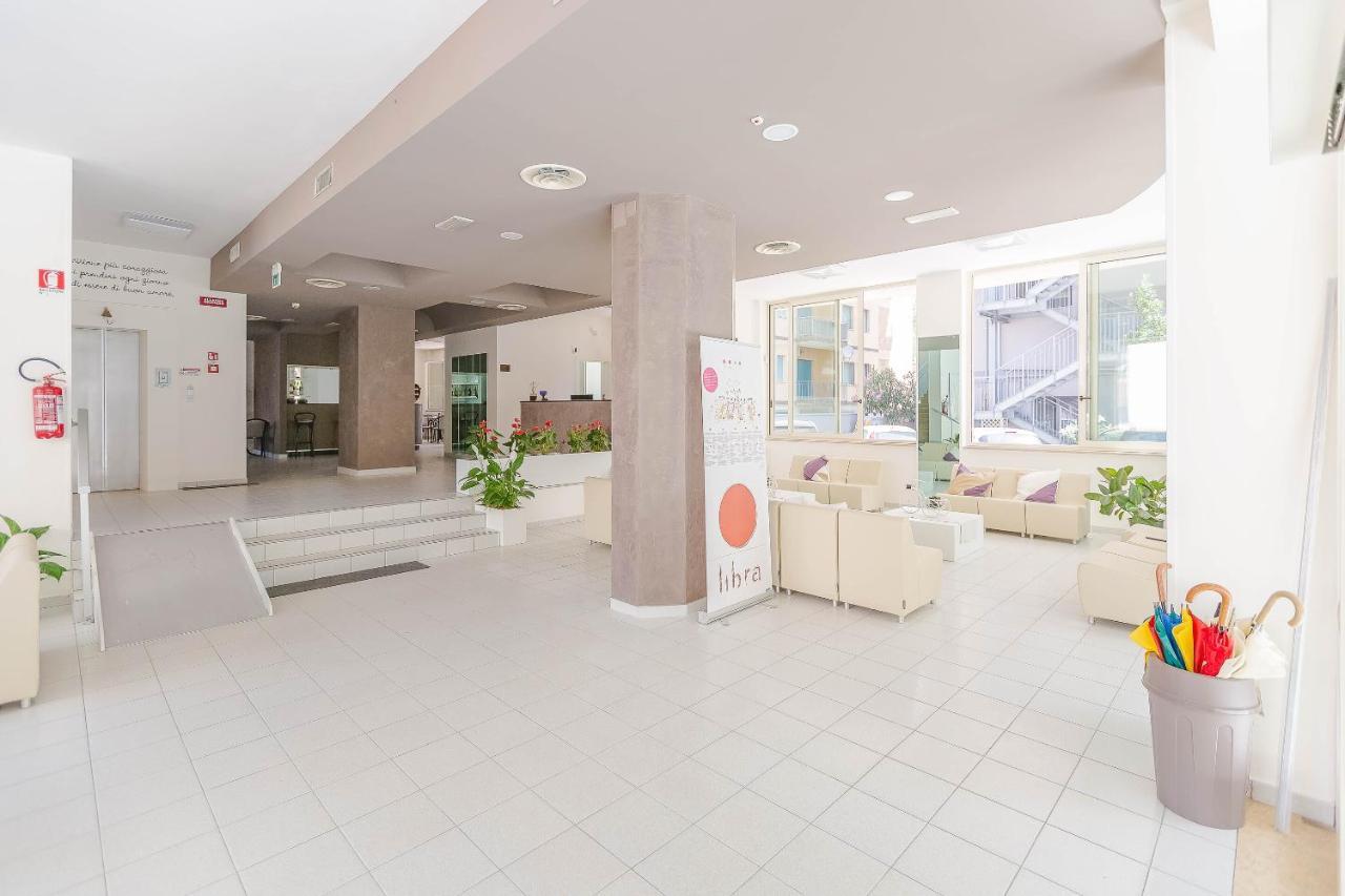 Hotel Confort Rimini Esterno foto