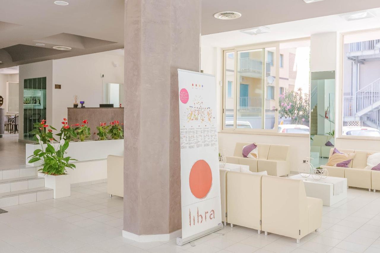 Hotel Confort Rimini Esterno foto