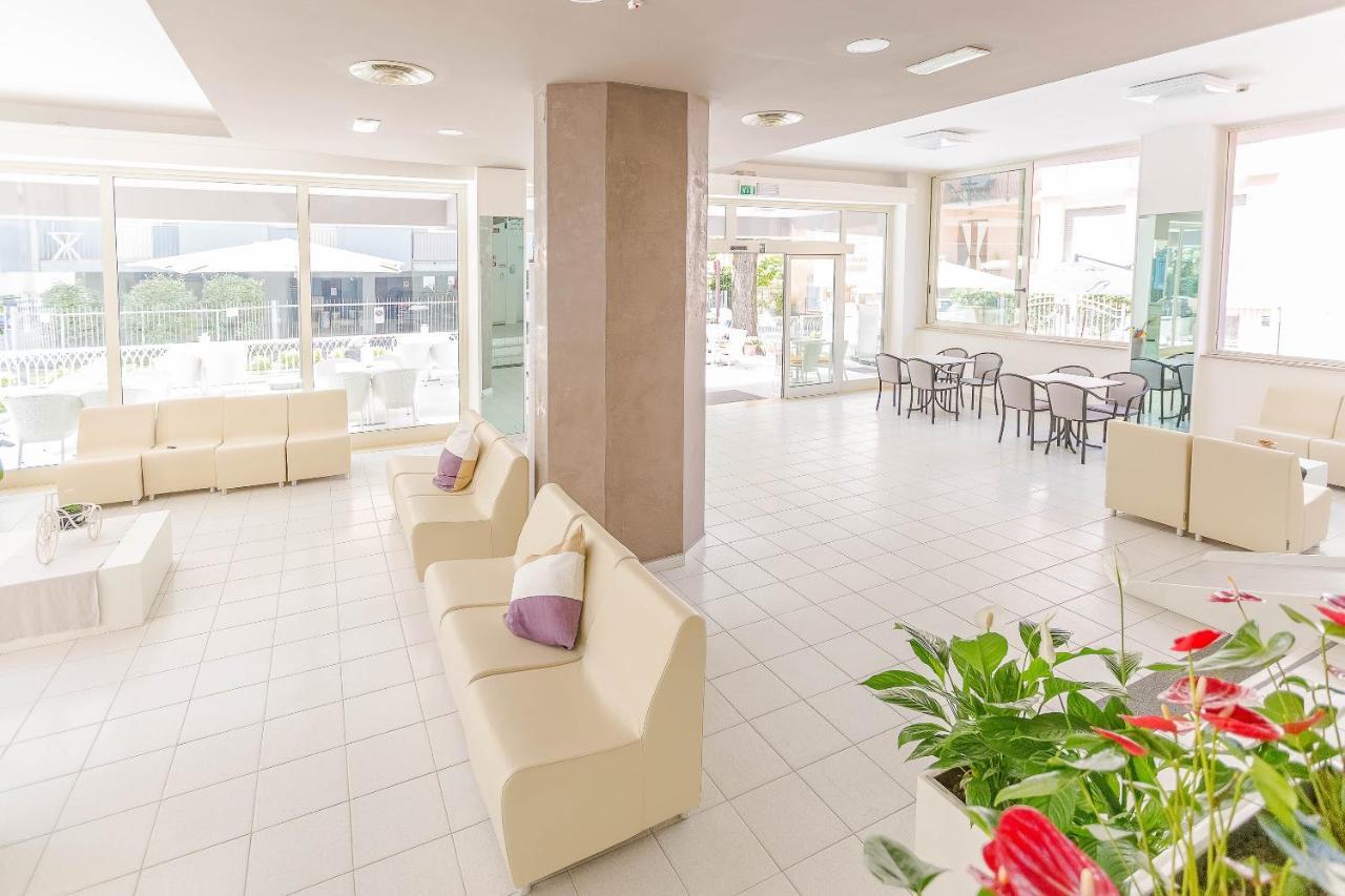 Hotel Confort Rimini Esterno foto