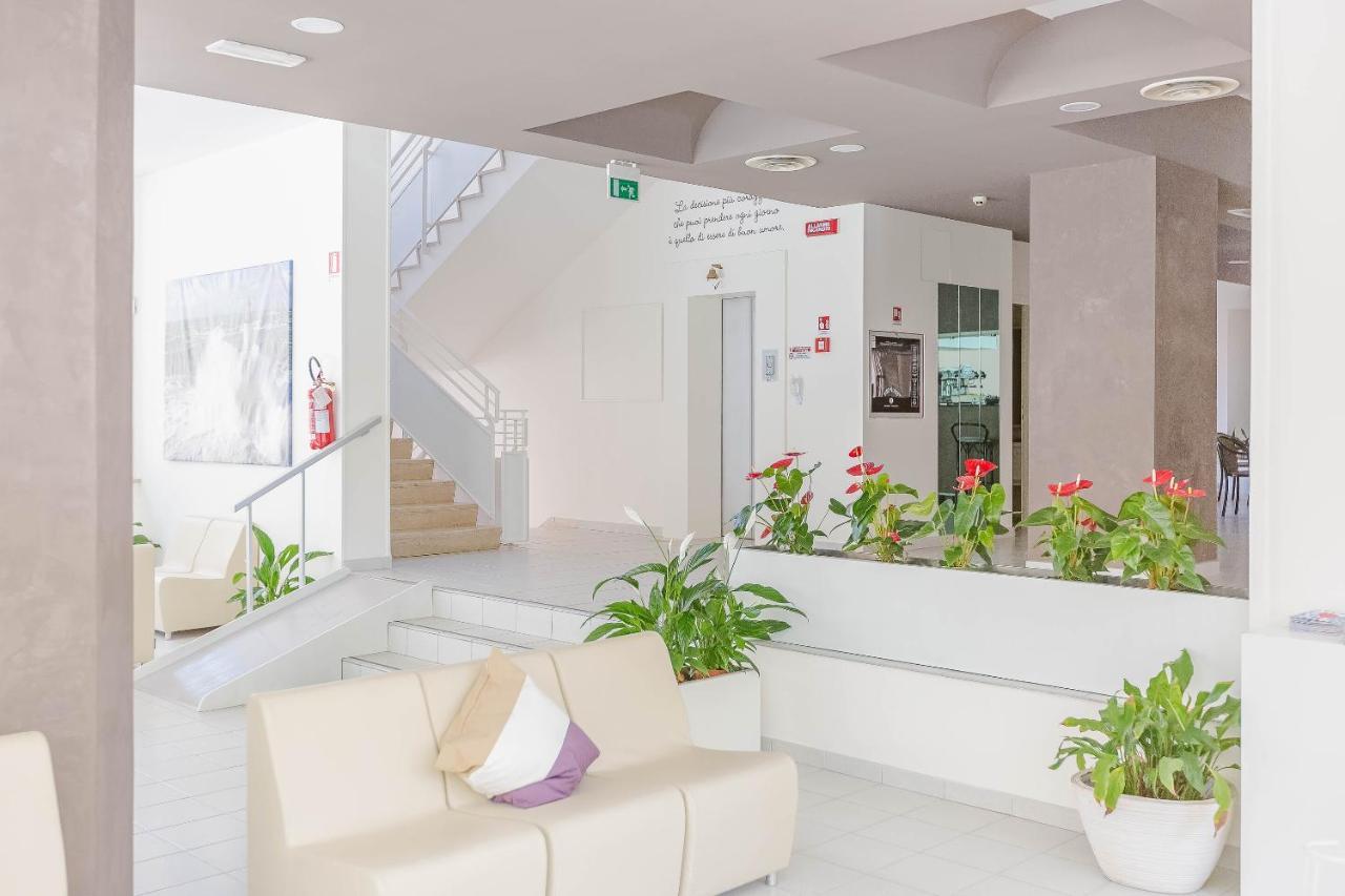Hotel Confort Rimini Esterno foto