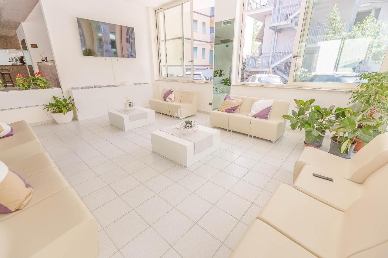 Hotel Confort Rimini Esterno foto