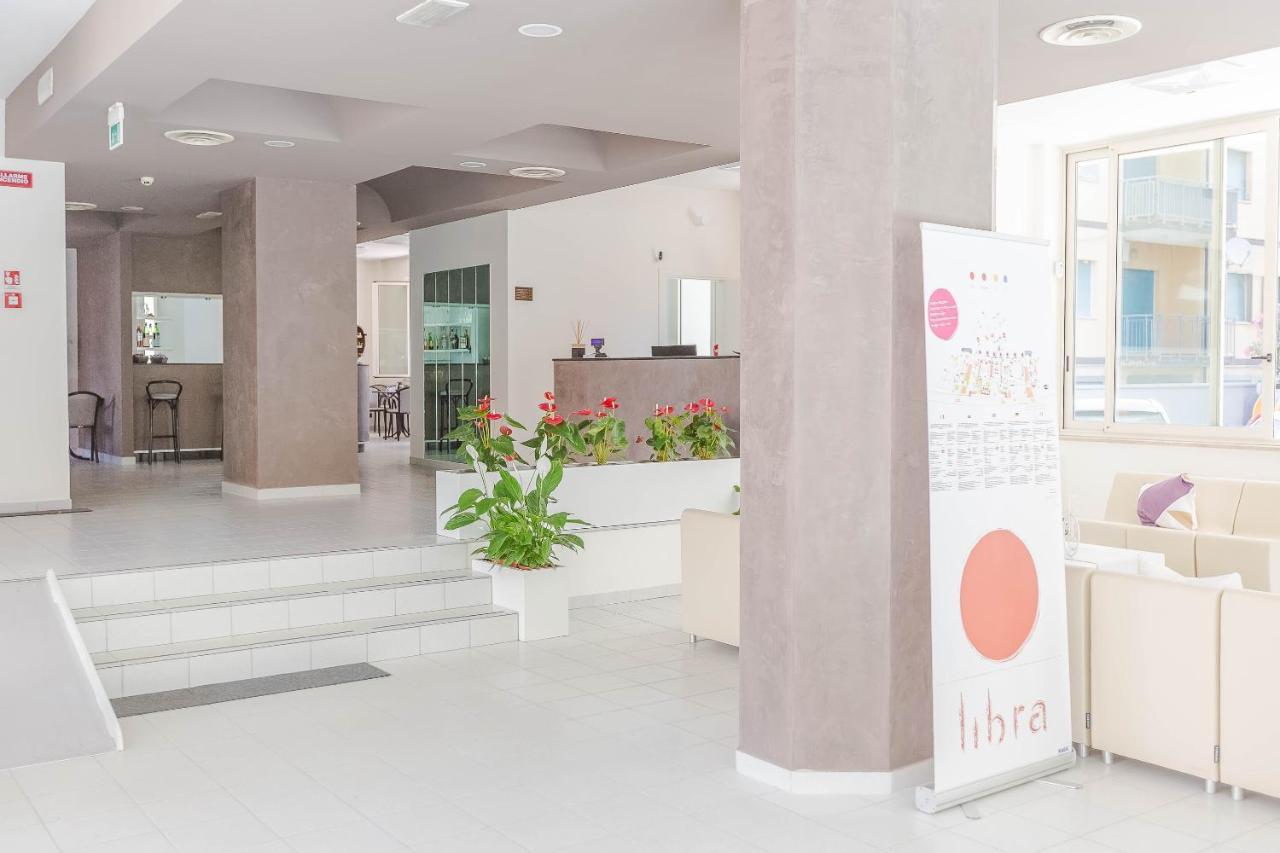Hotel Confort Rimini Esterno foto