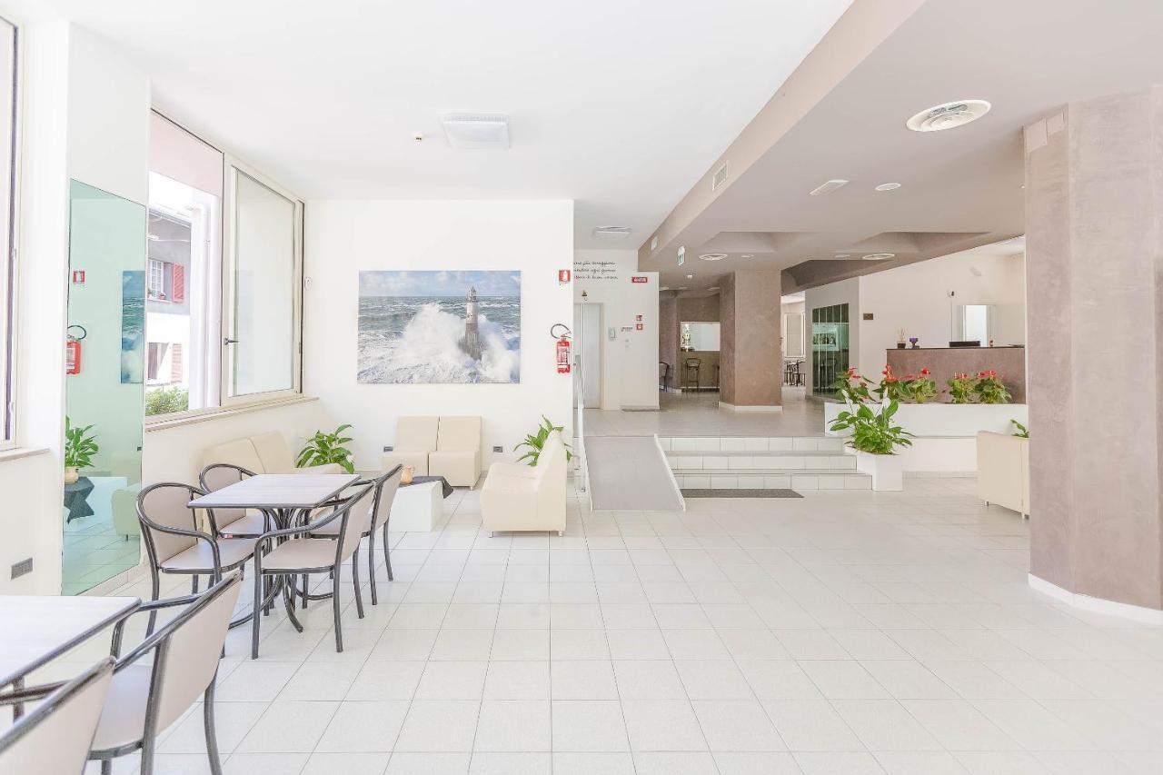 Hotel Confort Rimini Esterno foto