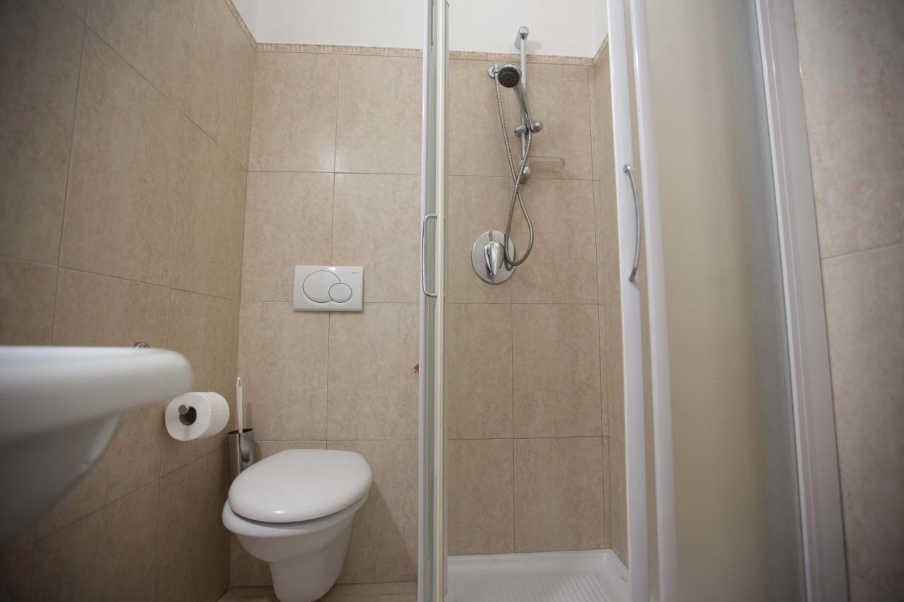 Hotel Confort Rimini Esterno foto