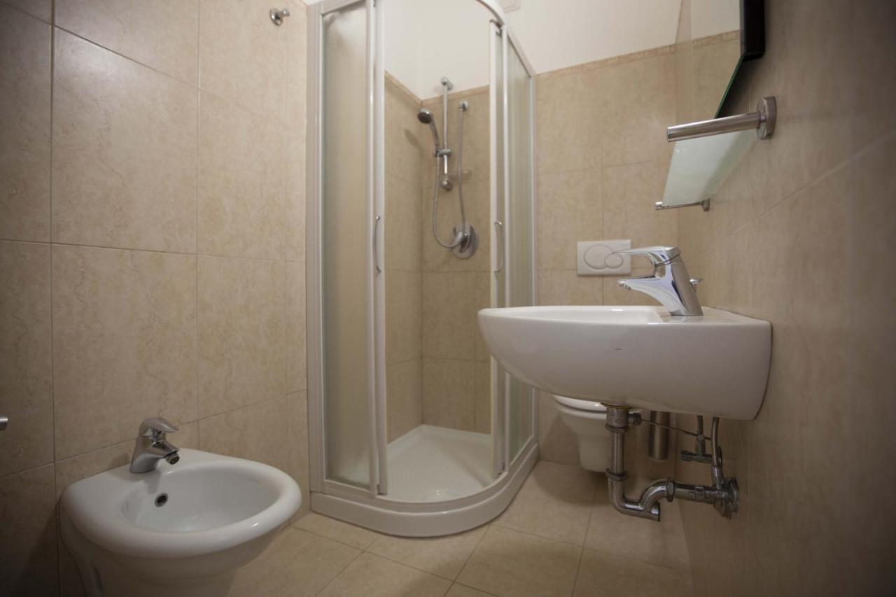 Hotel Confort Rimini Esterno foto