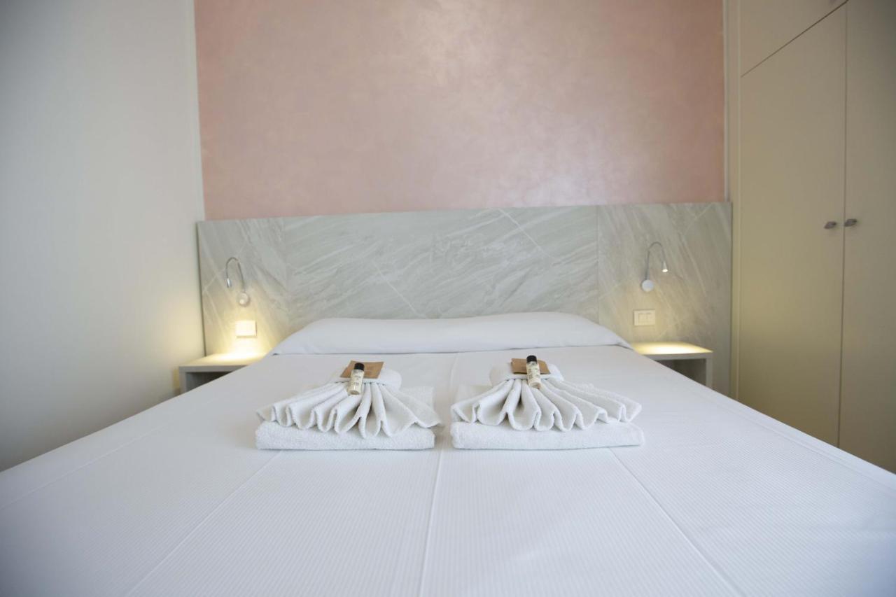 Hotel Confort Rimini Esterno foto