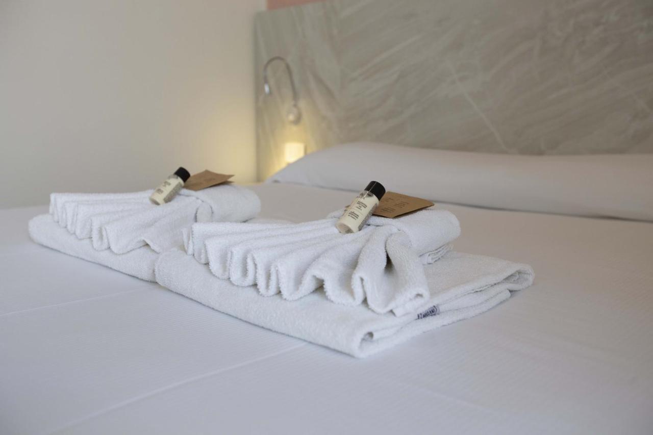 Hotel Confort Rimini Esterno foto
