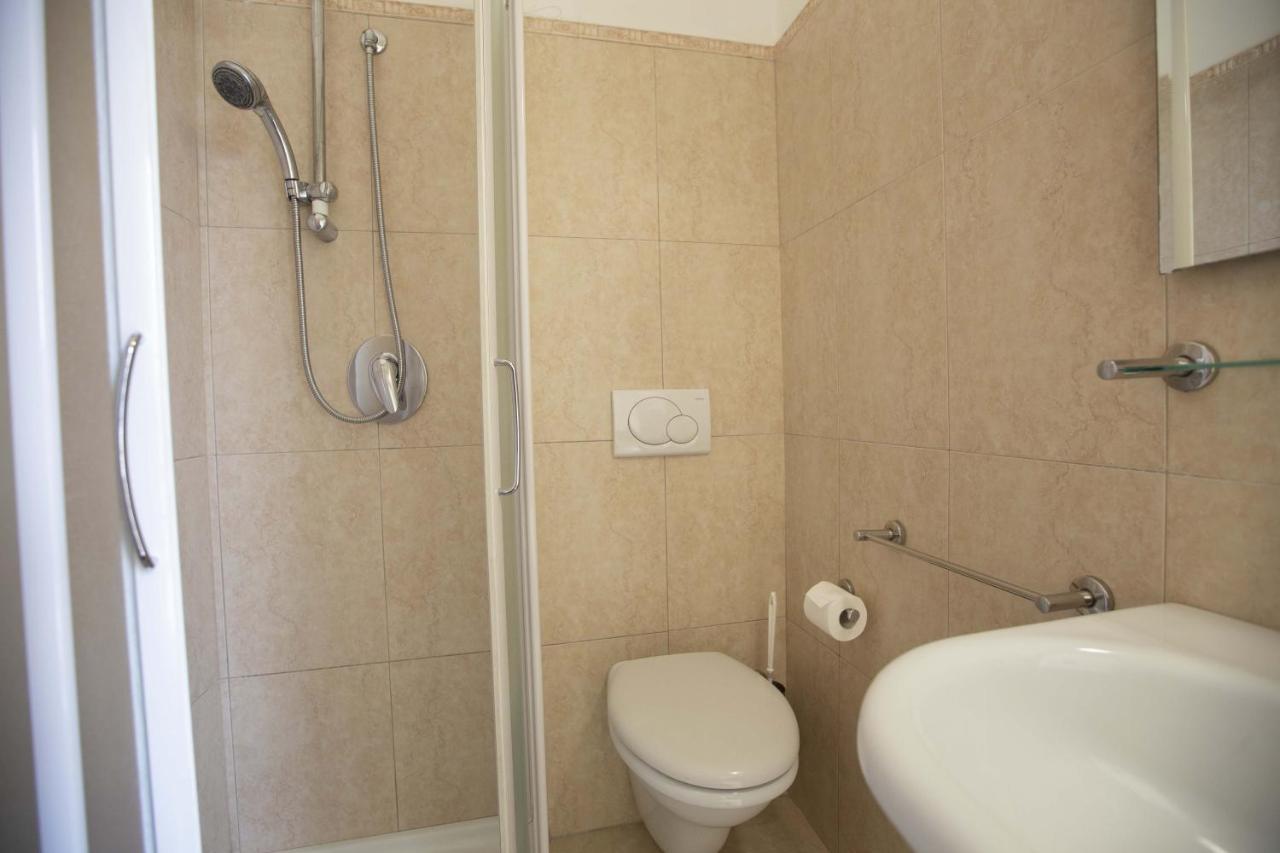 Hotel Confort Rimini Esterno foto