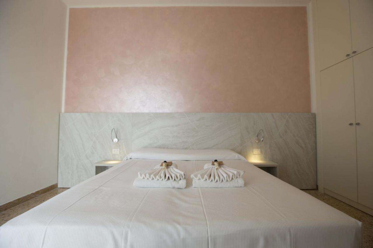 Hotel Confort Rimini Esterno foto