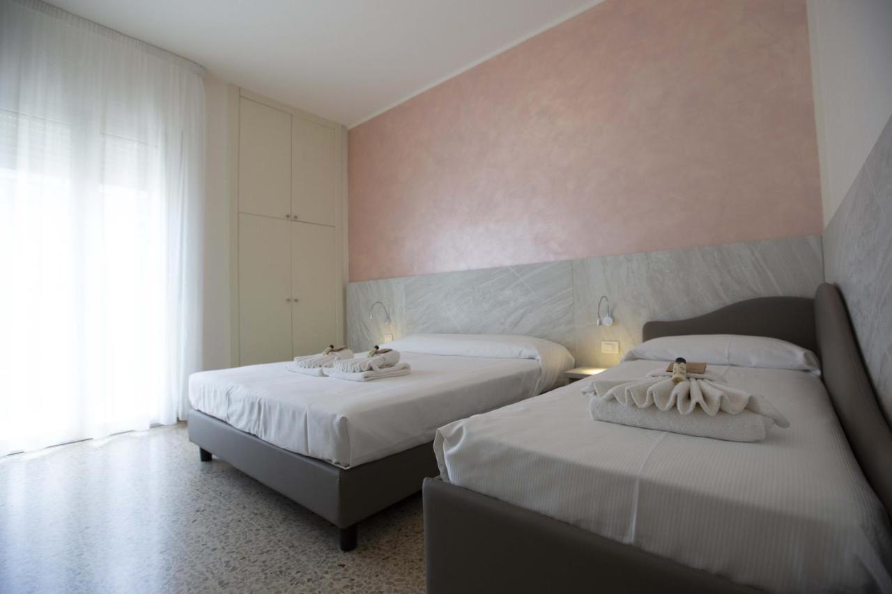 Hotel Confort Rimini Esterno foto