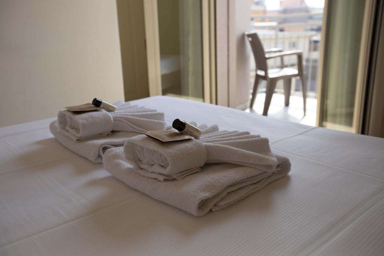 Hotel Confort Rimini Esterno foto
