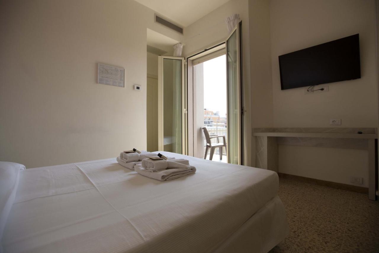 Hotel Confort Rimini Esterno foto