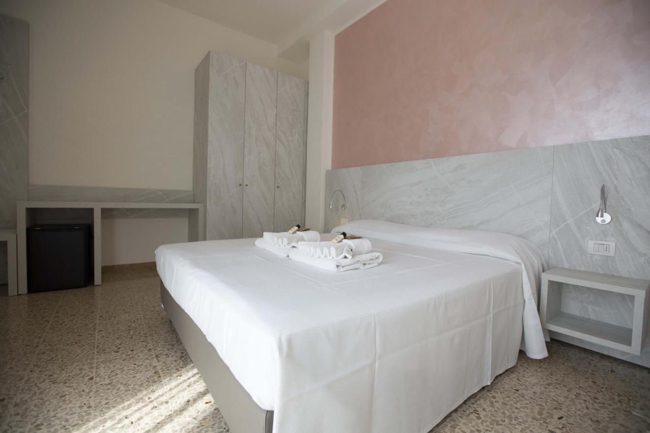 Hotel Confort Rimini Esterno foto